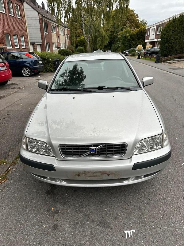 Silber Gebraucht 2004 Volvo S40 Limousine | 2.100 € (Superpreis) - Bild 1/4
