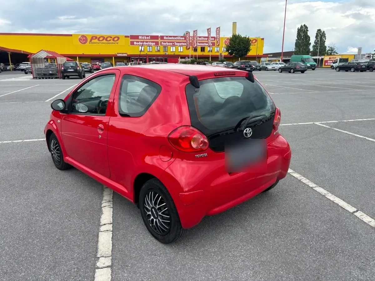 Gebraucht Toyota Aygo 68 PS (50 kW) 2008 Rot Kleinwagen