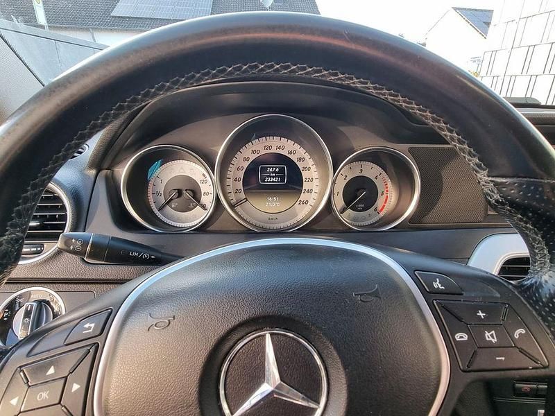 Gebraucht Mercedes 220 170 PS (125 kW) 2012 Silber Coupé