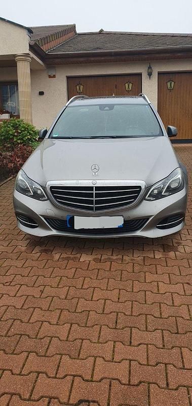 Grau Gebraucht 2013 Mercedes E250 Elegance Kombi | 14.000 € (Etwas zu teuer) - Bild 1/4