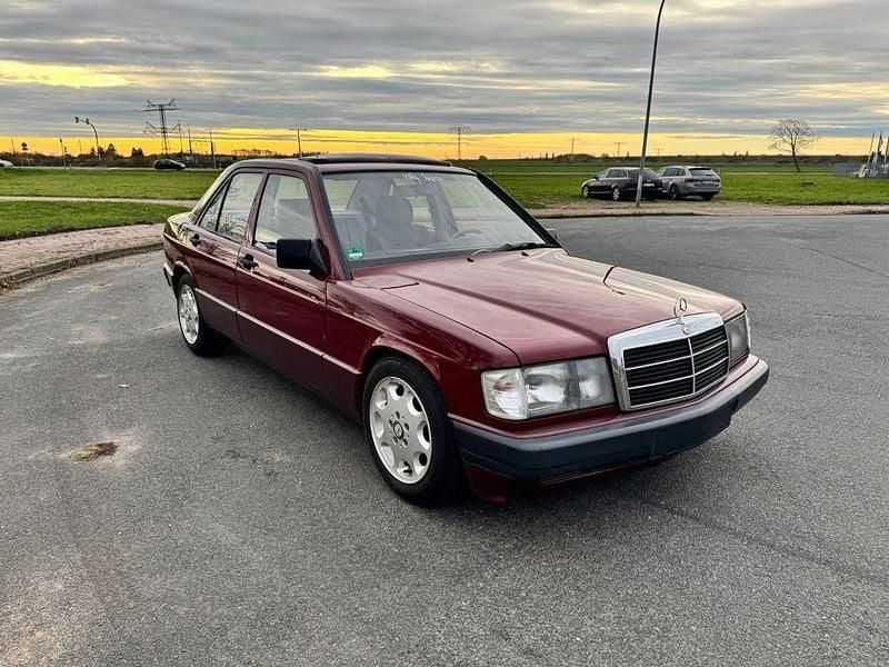 Rot Gebraucht 1991 Mercedes 190 Limousine | 6.500 € - Bild 1/4