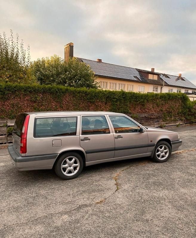 Second-hand Volvo 850 140 CP (102 kW) 1993 Argintiu Break