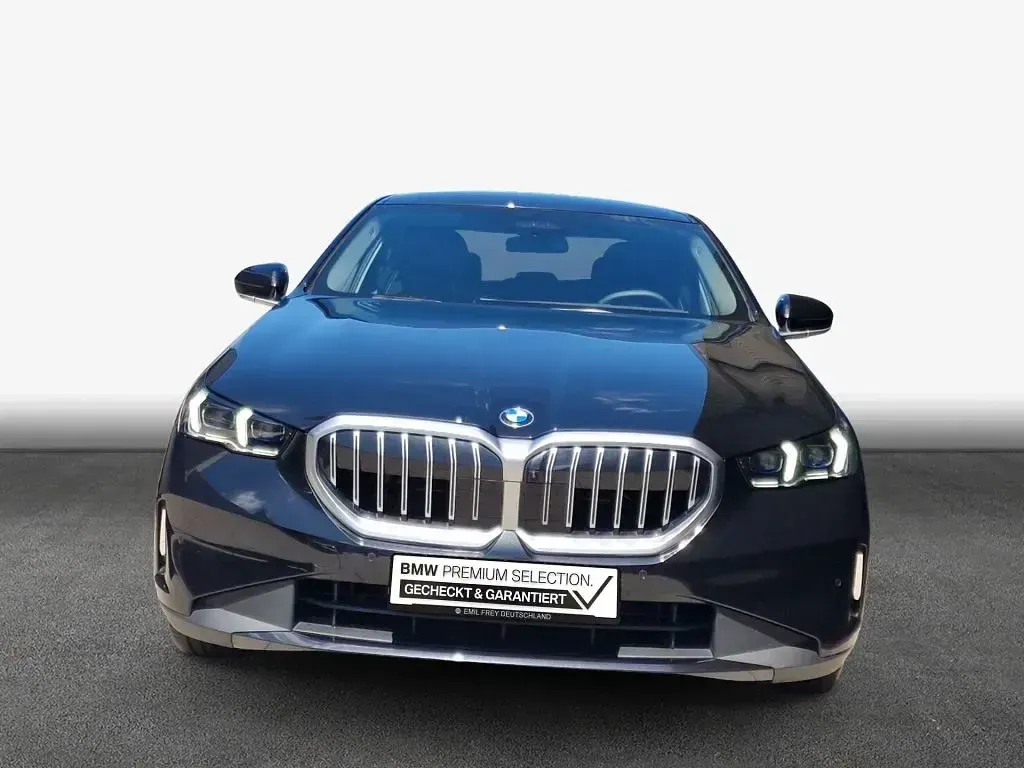 Gebraucht BMW 520 Sport Line 197 PS (144 kW) 2025 Saphirschwarz metallic Limousine