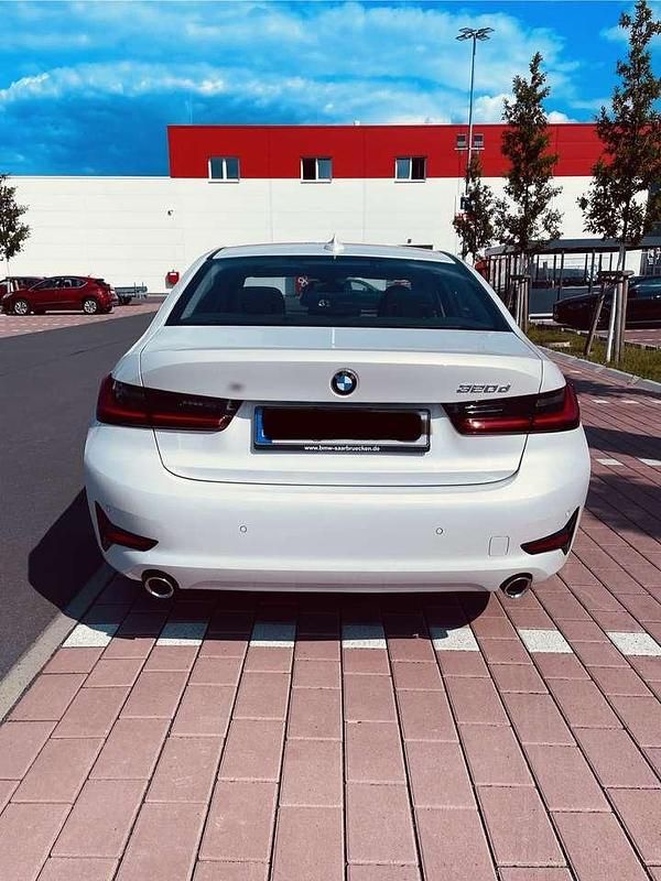 Weiß Gebraucht 2019 BMW 320 Limousine | 23.000 € (Superpreis) - Bild 1/4