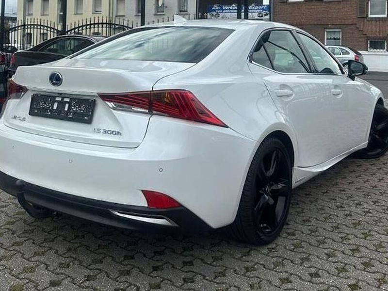 Gebraucht Lexus IS300h Luxury Line 181 PS (133 kW) 2020 Weiß Limousine