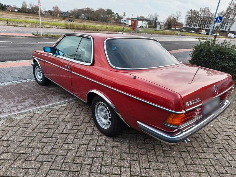 Gebraucht Mercedes 280 185 PS (136 kW) 1979 Rot Coupé