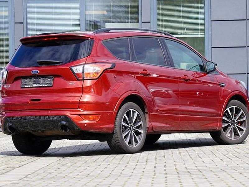 Gebraucht Ford Kuga ST-Line 179 PS (131 kW) 2019 Rot SUV