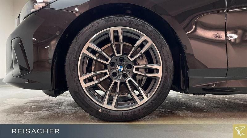 Neu BMW 540 M Sport 303 PS (222 kW) 2026 Saphirschwarz metallic Kombi