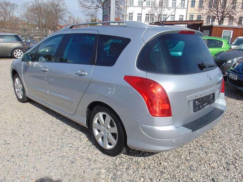 Gebraucht Peugeot 308 120 PS (88 kW) 2011 Aluminiumgrau/metallic Kombi