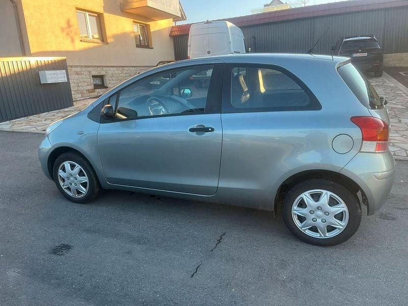 Gebraucht Toyota Yaris Cool 69 PS (50 kW) 2009 Silber Kleinwagen