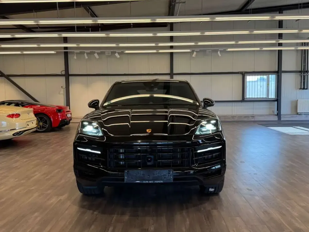 Gebraucht Porsche Cayenne 354 PS (260 kW) 2025 Chromitschwarzmetallic SUV