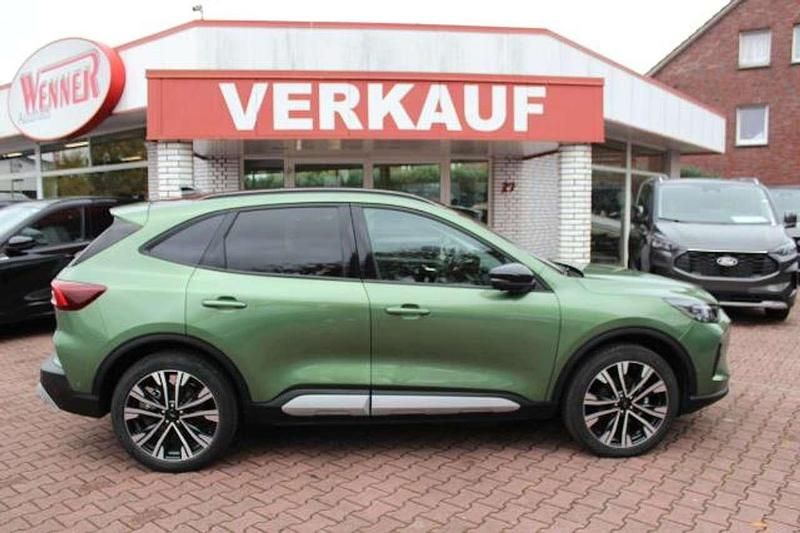 Gebraucht Ford Kuga Active X 243 PS (178 kW) 2024 Bursting green SUV