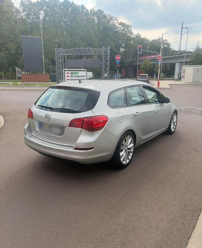 Gebraucht Opel Astra 110 PS (80 kW) 2011 Silber Kombi