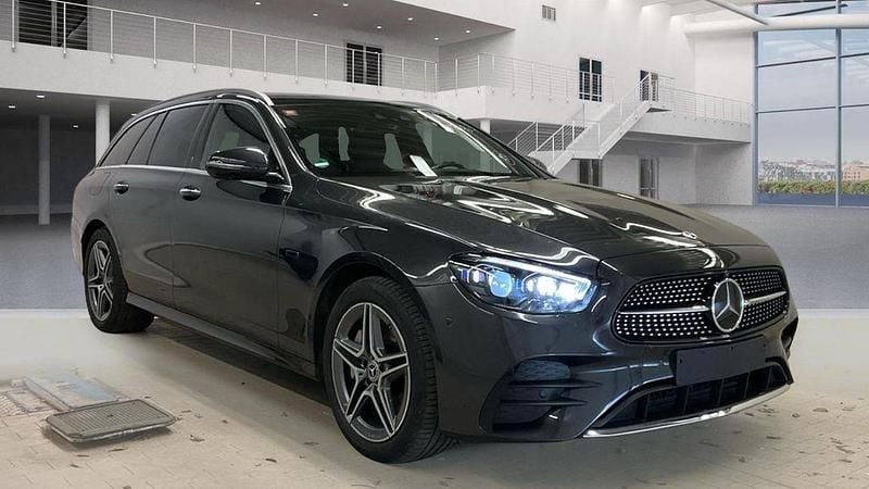 Grau Gebraucht 2020 Mercedes E300 AMG Limousine | 30.950 € (Superpreis) - Bild 1/3