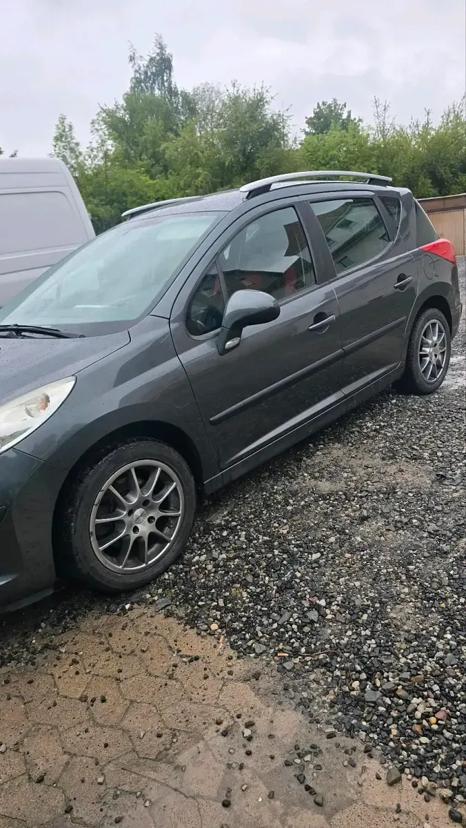 Gebraucht Peugeot 207 95 PS (69 kW) 2008 Grau Kombi