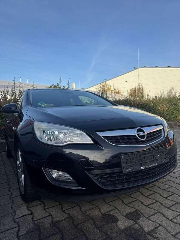 Gebraucht 2010 Opel Astra Design Edition Limousine | 2.950 € (Guter Preis) - Bild 1/4