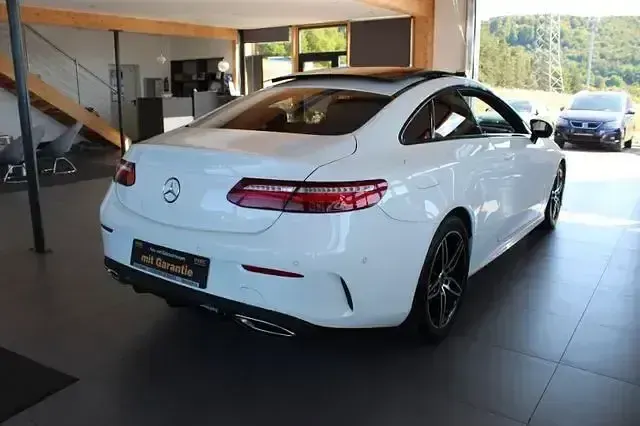 Gebraucht Mercedes E300 AMG line 245 PS (180 kW) 2018 Weiß Coupé