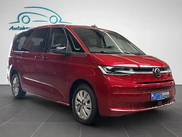 Second-hand VW Multivan Life 150 CP (110 kW) 2024 Roșu Monovolum