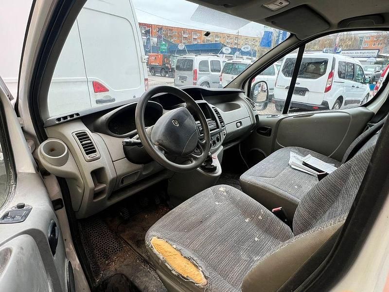 Gebraucht Renault Trafic 114 PS (83 kW) 2011 Weiß Van / Kleinbus