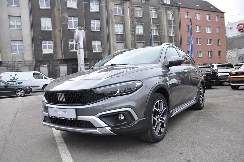 Gebraucht Fiat Tipo Cross 131 PS (96 kW) 2022 Grau Limousine