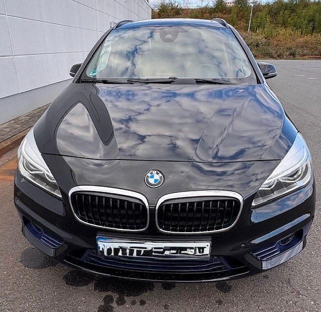 Schwarz Gebraucht 2015 BMW 220 Gran Tourer M Sport Van / Kleinbus | 13.000 € (Guter Preis) - Bild 1/4