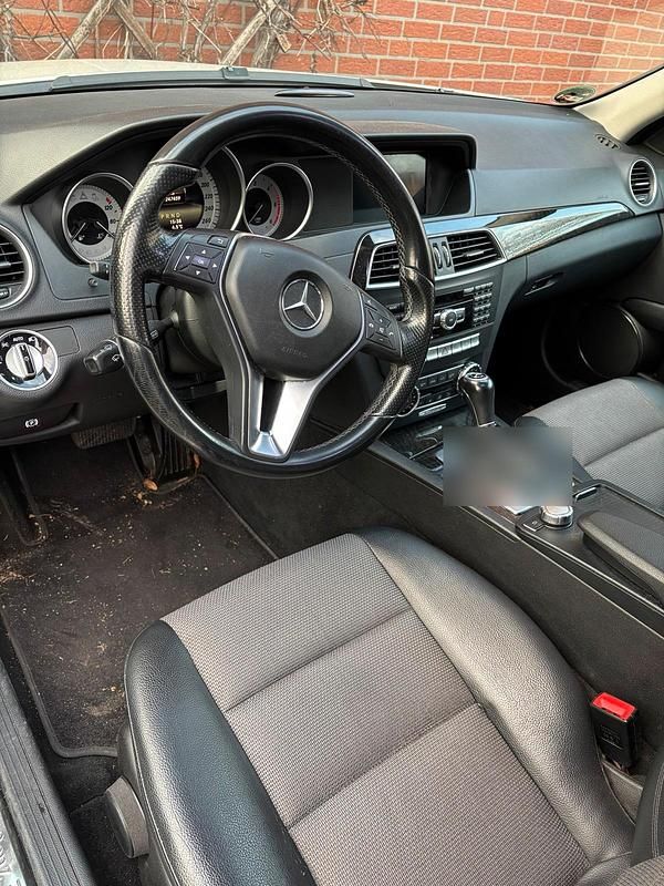 Gebraucht Mercedes C220 170 PS (125 kW) 2011 Weiß Limousine