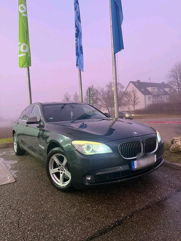 Grau Gebraucht 2010 BMW 730 Limousine | 8.700 € (Superpreis) - Bild 1/4