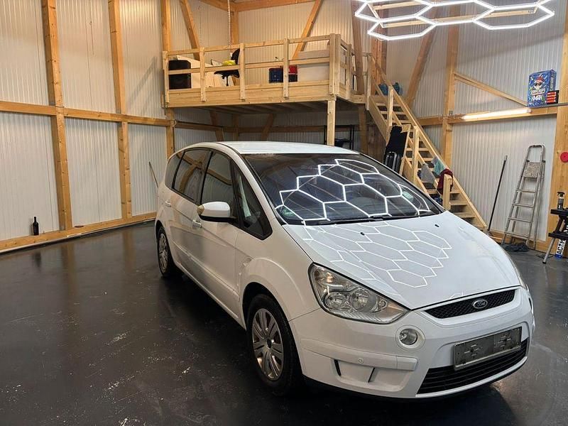 Weiß Gebraucht 2009 Ford S-MAX Trend Limousine | 3.990 € (Fairer Preis) - Bild 1/4