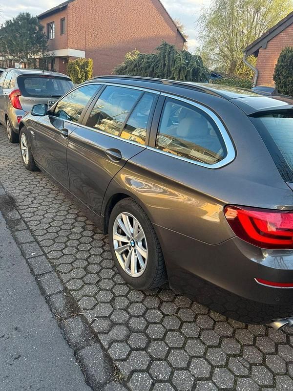 Gebraucht BMW 525 Comfort Edition 218 PS (160 kW) 2012 Braun Kombi