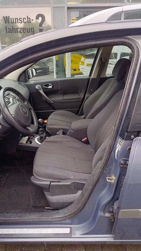 Grau Gebraucht 2003 Renault Mégane GrandTour Kombi | 1.999 € - Bild 1/4
