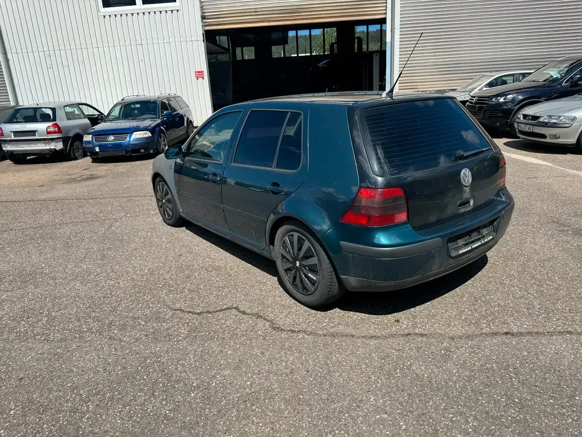 Gebraucht VW Golf IV 131 PS (96 kW) 2001 Grün Kleinwagen