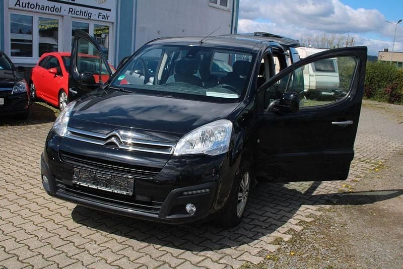 Second-hand Citroën Berlingo SELECTION 99 CP (72 kW) 2017 Negru Monovolum