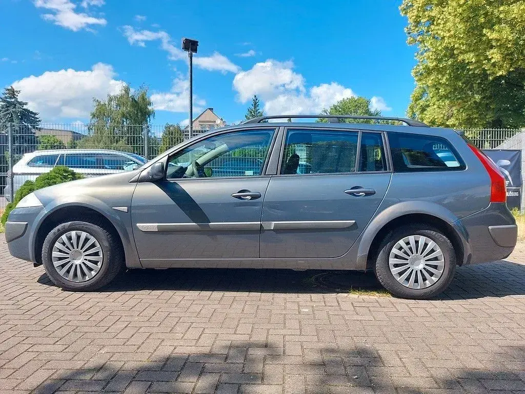 Gebraucht Renault Mégane II Avantage 111 PS (81 kW) 2006 Grau Limousine