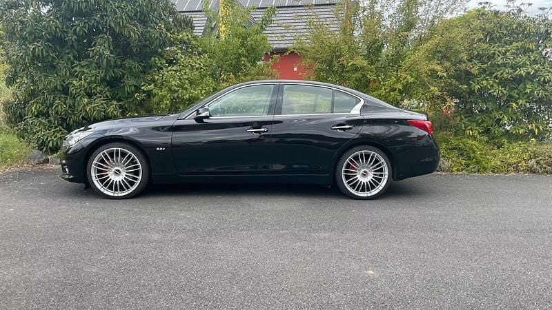 Schwarz Gebraucht 2016 Infiniti Q50 Limousine | 14.999 € - Bild 1/4
