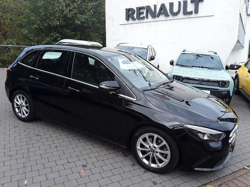 Schwarz Gebraucht 2020 Mercedes B180 Van / Kleinbus | 19.900 € (Guter Preis) - Bild 1/4