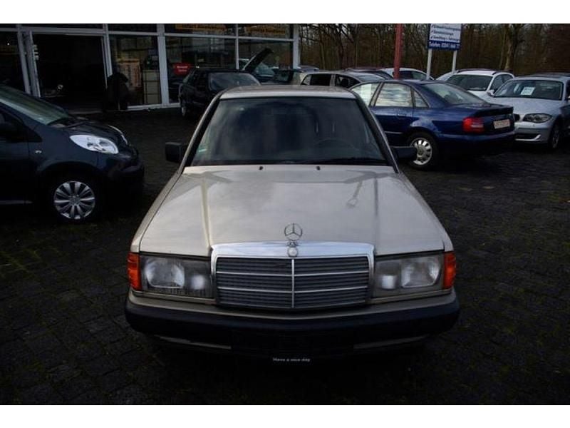 Gebraucht Mercedes 190 109 PS (80 kW) 1991 Silber Limousine
