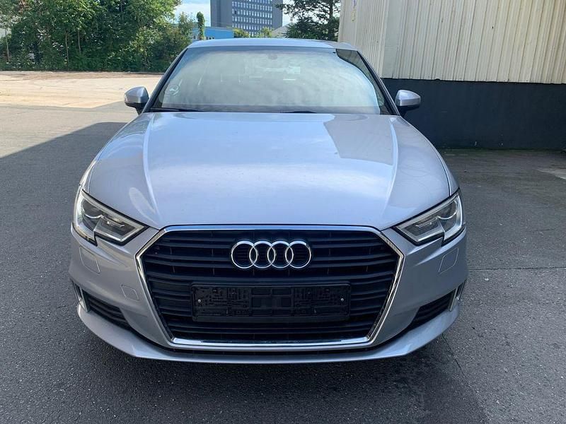 Gebraucht Audi A3 Sport 116 PS (85 kW) 2019 Silber Limousine