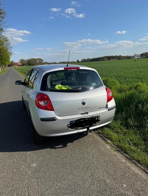 Gebraucht Renault Clio II 75 PS (55 kW) 2006 Grau Kleinwagen