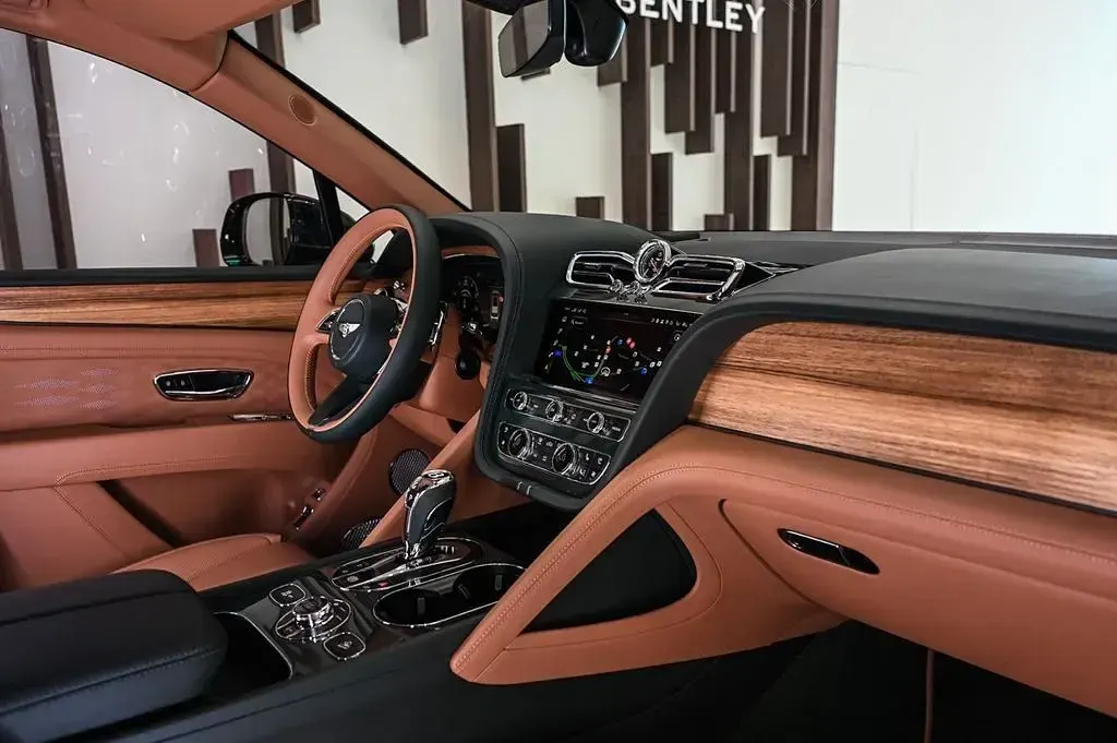 Neu Bentley Bentayga 551 PS (405 kW) 2026 Grün SUV