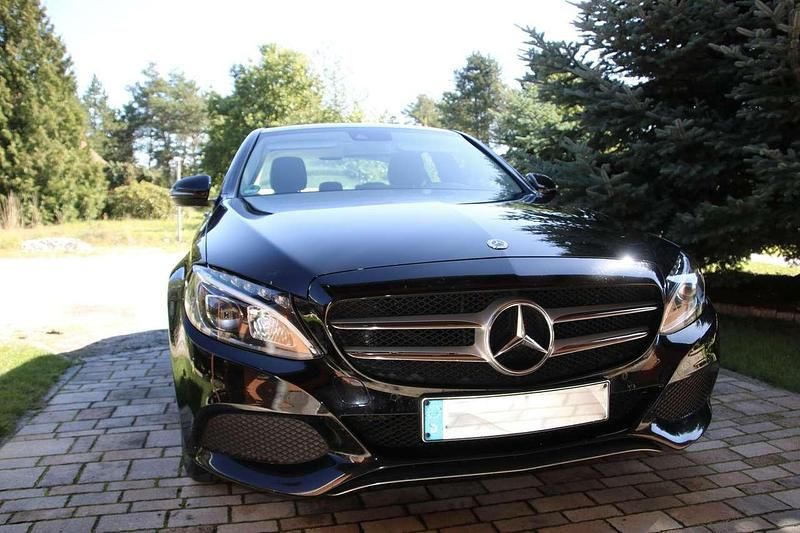 Schwarz Gebraucht 2017 Mercedes C200 Avantgarde Limousine | 13.499 € (Guter Preis) - Bild 1/4