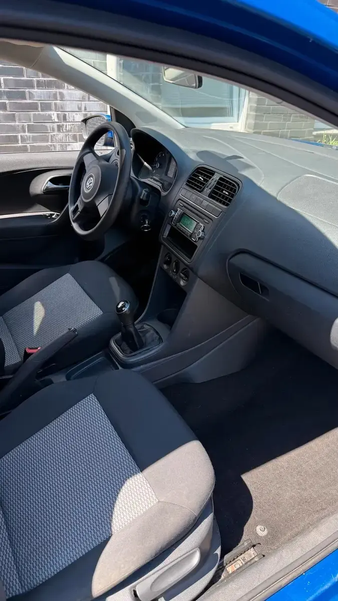 Gebraucht VW Polo 60 PS (44 kW) 2013 Blau Kleinwagen