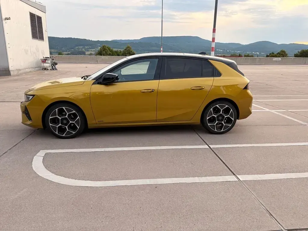 Gebraucht Opel Astra Ultimate 131 PS (96 kW) 2022 Beige Kleinwagen