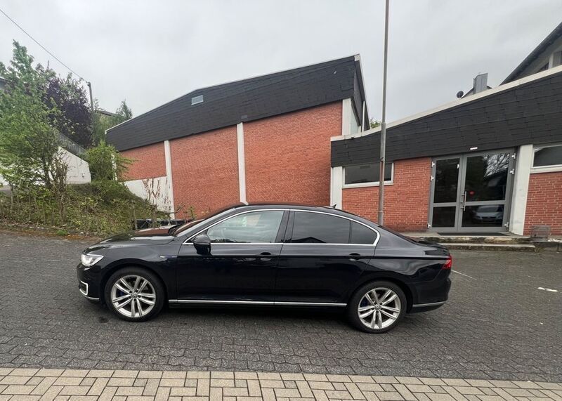 Schwarz Gebraucht 2016 VW Passat GTE Limousine | 11.250 € (Fairer Preis) - Bild 1/4
