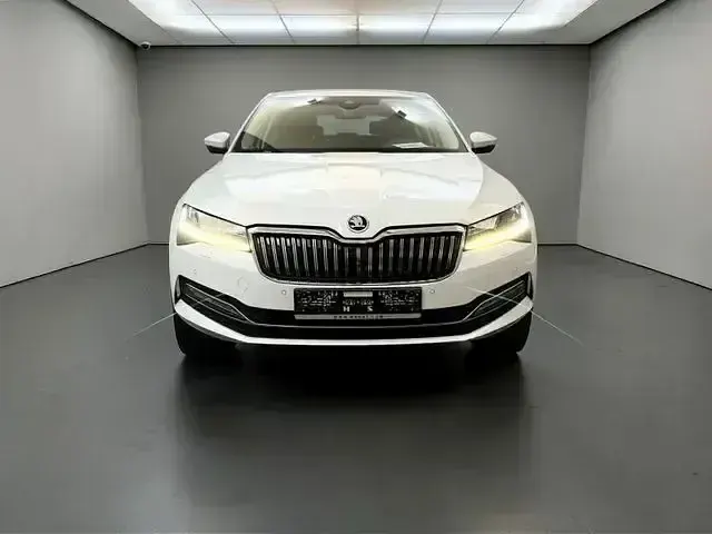 Gebraucht Skoda Superb Style 200 PS (147 kW) 2020 Weiß Limousine