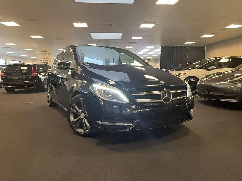 Schwarz Gebraucht 2014 Mercedes B200 Style Van / Kleinbus | 6.000 € (Guter Preis) - Bild 1/4
