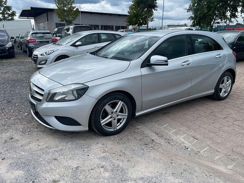 Silber Gebraucht 2013 Mercedes A180 Limousine | 9.700 € (Guter Preis) - Bild 1/4