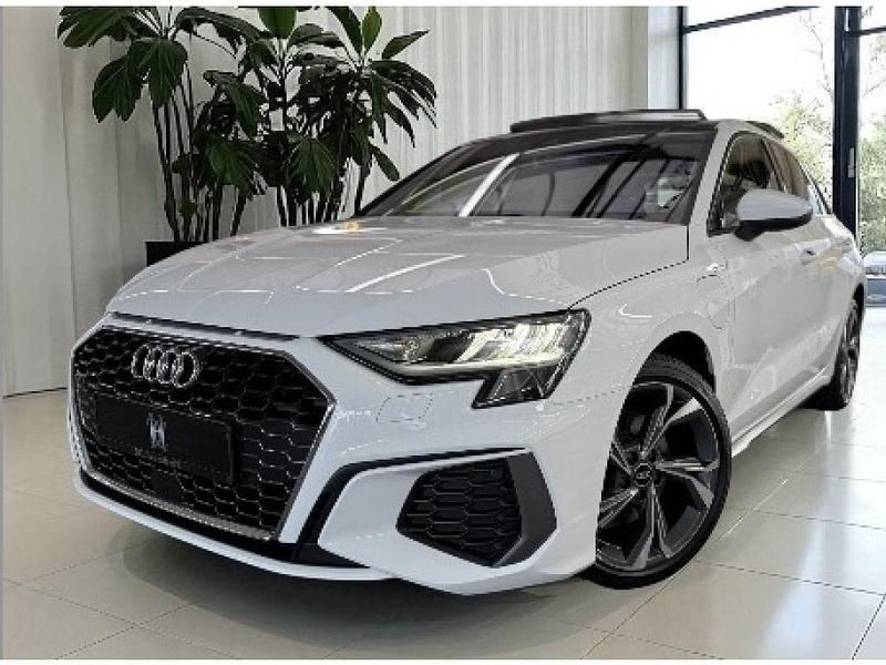 Sonderlackierung Gebraucht 2022 Audi A3 Sportback e-tron Ambiente Limousine | 28.989 € (Teuer) - Bild 1/4