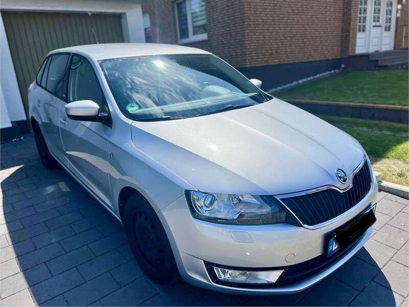 Silber Gebraucht 2015 Skoda Rapid Kleinwagen | 9.500 € (Fairer Preis) - Bild 1/4