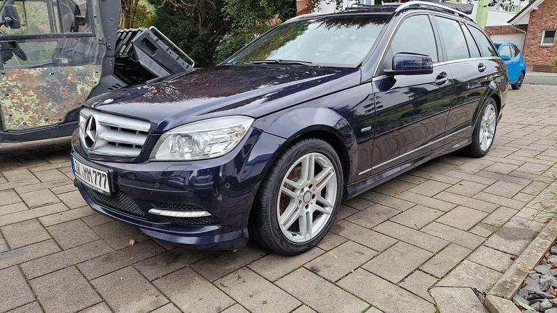 Blau Gebraucht 2010 Mercedes C200 Sport Edition Limousine | 6.700 € (Fairer Preis) - Bild 1/4