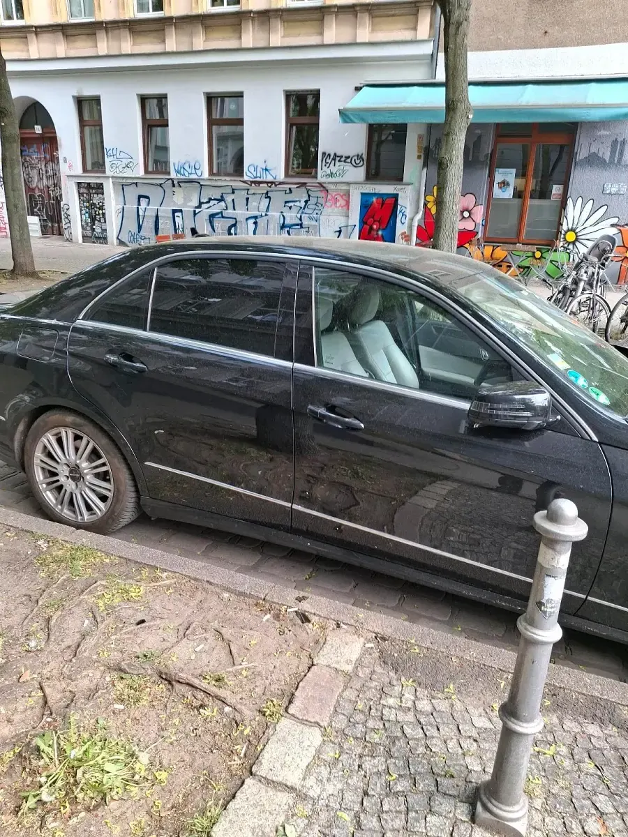Second-hand Mercedes E300 231 CP (169 kW) 2010 Negru Berlinǎ
